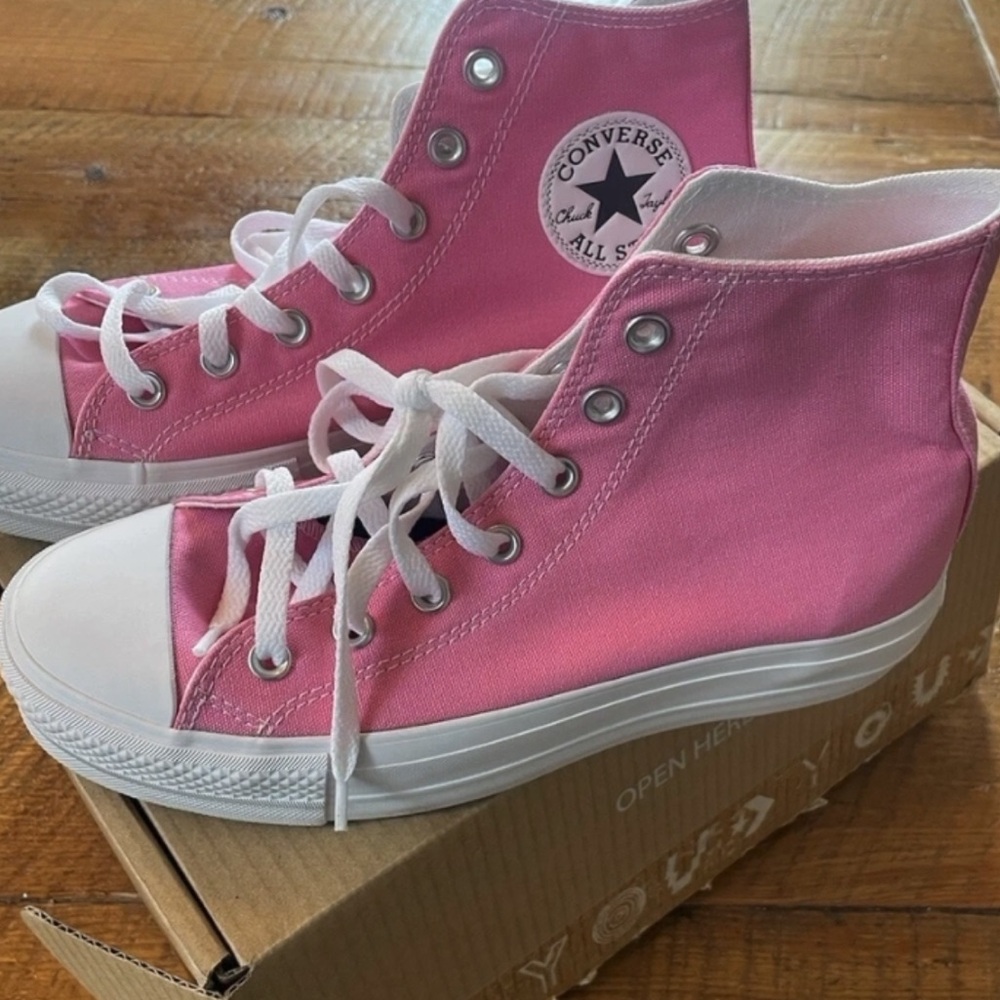 WOMANS SNEAKERS 6.5 BUNDLE